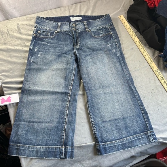 Maurice's Women's Wide Leg Low-Rise Distressed Capri Cropped Jeans size 11/12 - Picture 1 of 6